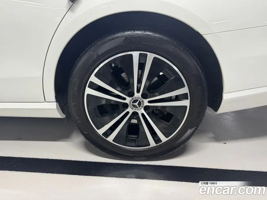 Mercedes-Benz E-Class 2022 2.0 автомат (гидро), фото 7 Mercedes-Benz E-Class 2022 2.0 автомат (гидро), фото 7