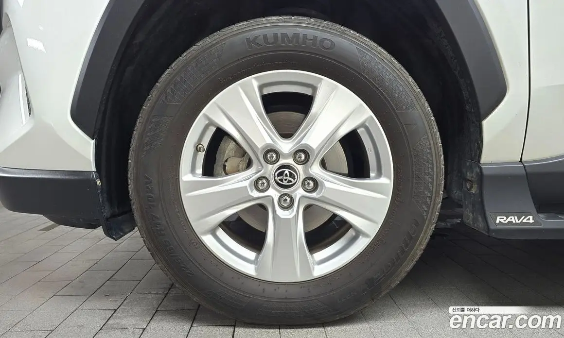 Toyota RAV4 2019 2.5 автомат (гидро), фото 4