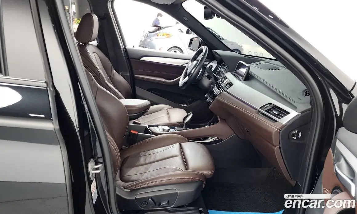BMW X1 2022 2.0 автомат (гидро), фото 16
