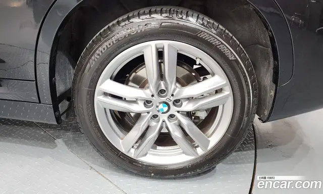 BMW X1 2022 2.0 автомат (гидро), миниатюра 7