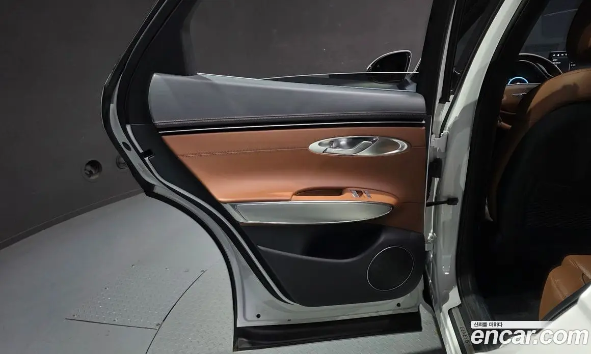 Genesis GV70 2022 2.5 автомат (гидро), фото 15 Genesis GV70 2022 2.5 автомат (гидро), фото 15