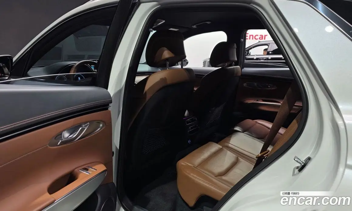 Genesis GV70 2022 2.5 автомат (гидро), фото 17 Genesis GV70 2022 2.5 автомат (гидро), фото 17