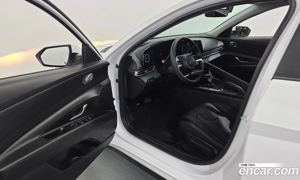 Hyundai Avante 2021 1.6 автомат (гидро), фото 13
