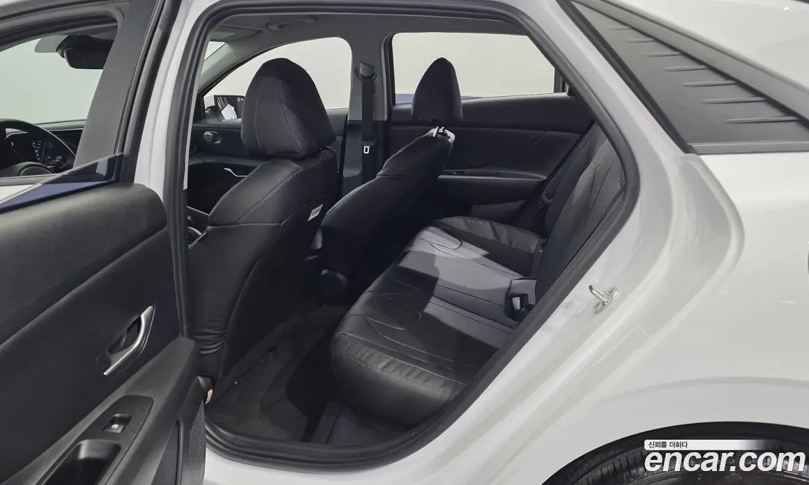 Hyundai Avante 2021 1.6 автомат (гидро), фото 17