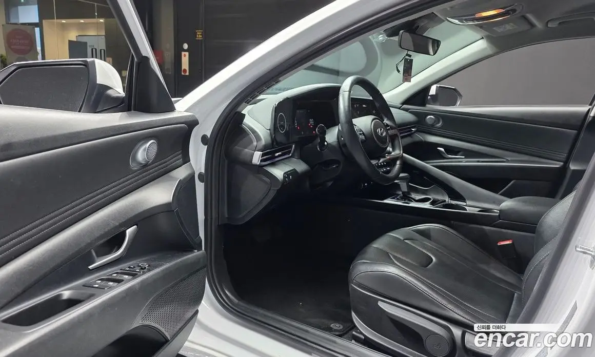 Hyundai Avante 2023 1.6 автомат (гидро), фото 13