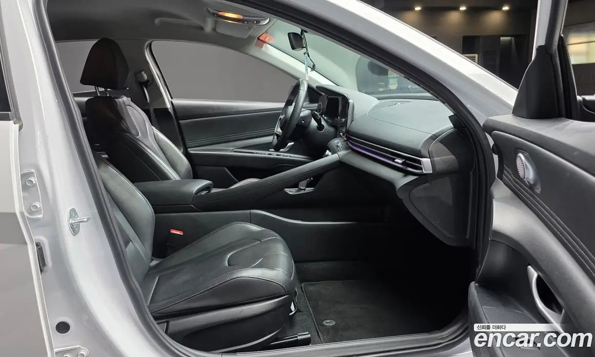 Hyundai Avante 2023 1.6 автомат (гидро), фото 16