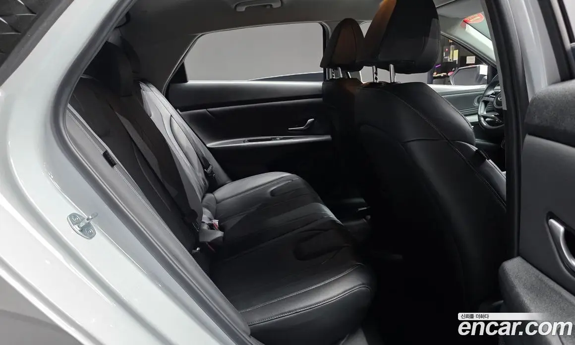 Hyundai Avante 2023 1.6 автомат (гидро), фото 17