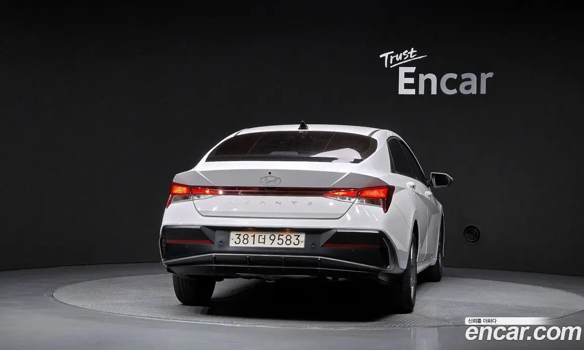Hyundai Avante 2023 1.6 автомат (гидро), фото 4