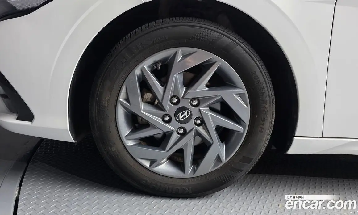 Hyundai Avante 2023 1.6 автомат (гидро), фото 5