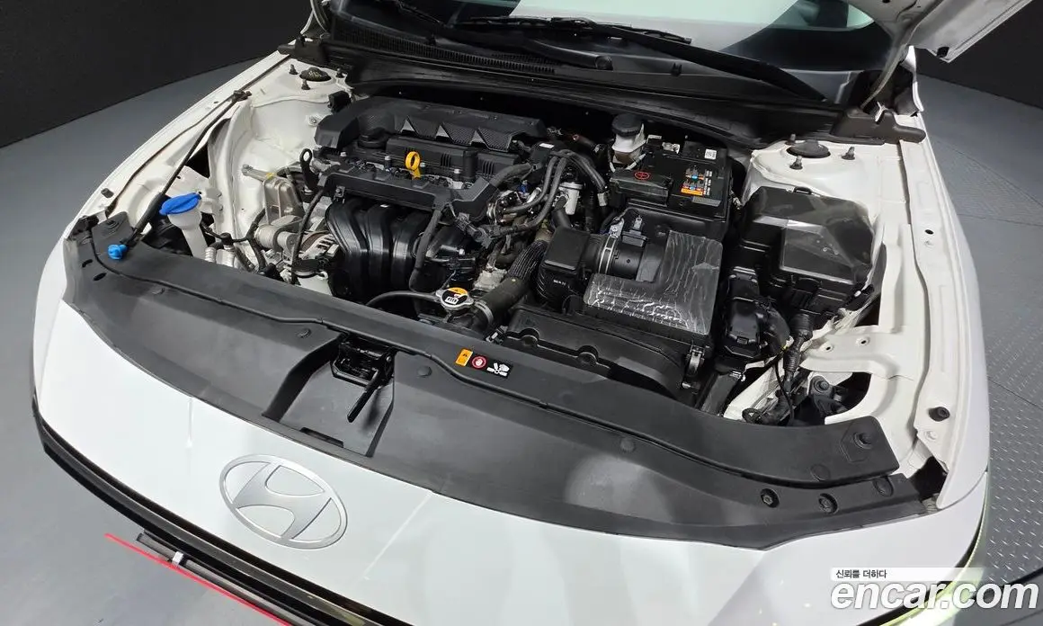 Hyundai Avante 2023 1.6 автомат (гидро), фото 6