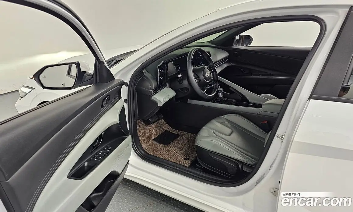 Hyundai Avante 2023 1.6 автомат (гидро), фото 12