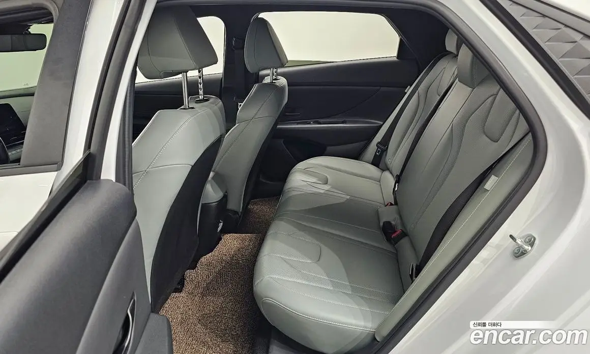 Hyundai Avante 2023 1.6 автомат (гидро), фото 17