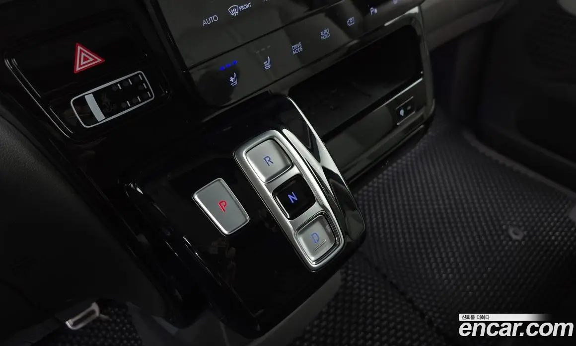 Hyundai Staria 2023 2.2 автомат (гидро), фото 11