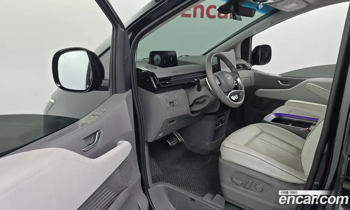 Hyundai Staria 2023 2.2 автомат (гидро), фото 12