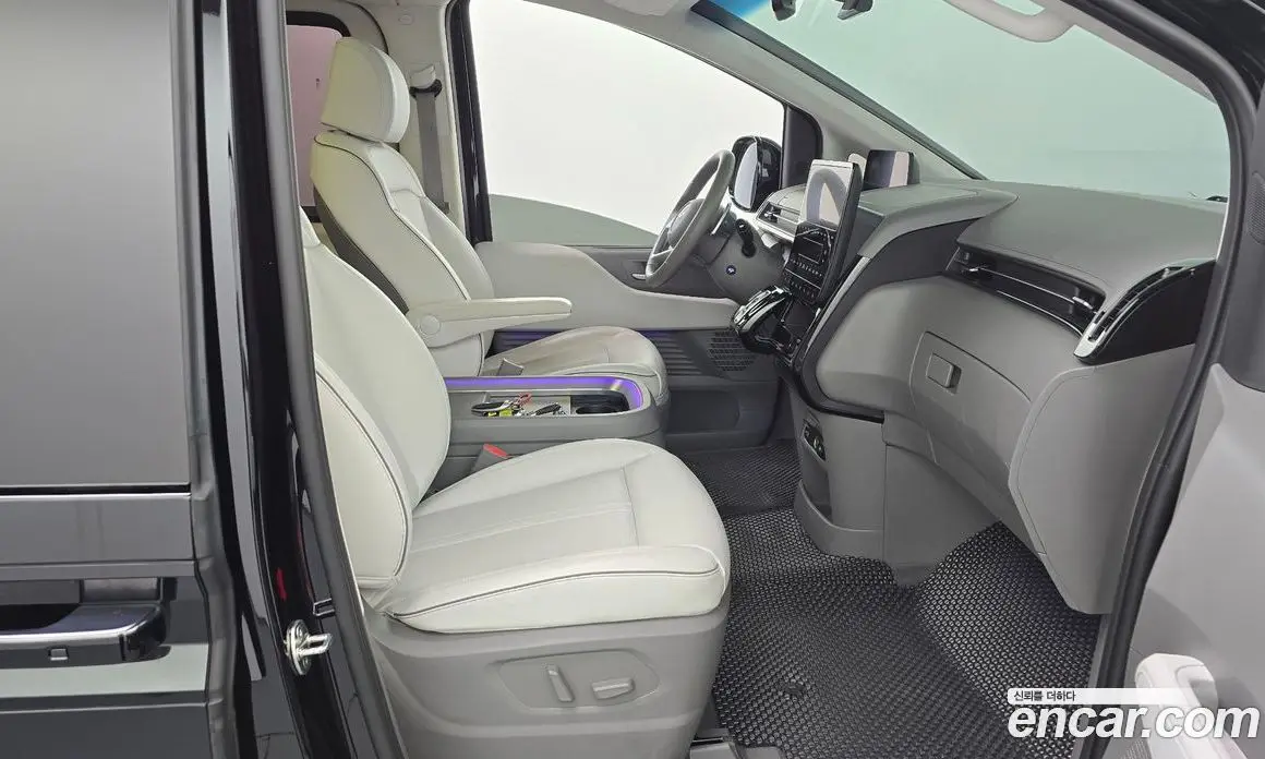 Hyundai Staria 2023 2.2 автомат (гидро), фото 15