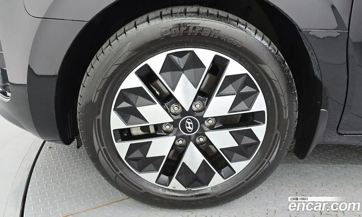 Hyundai Staria 2023 2.2 автомат (гидро), фото 4