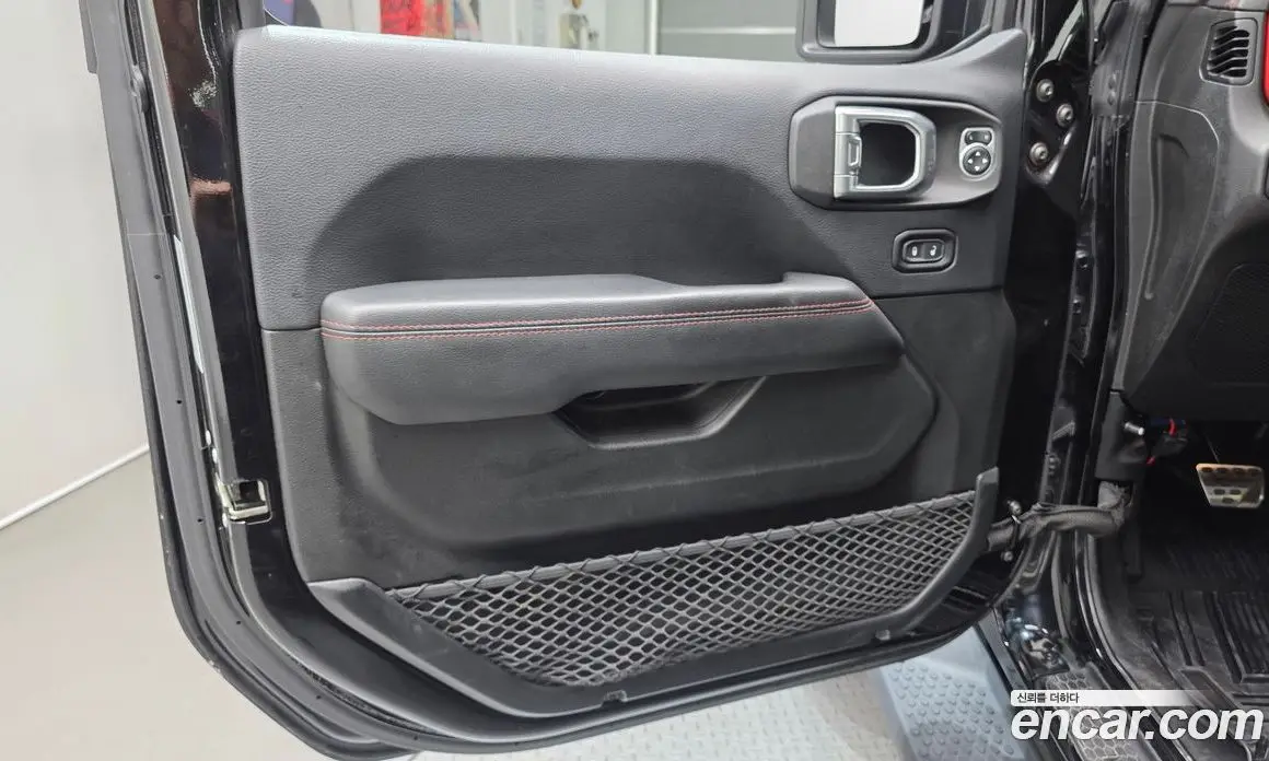 Jeep Wrangler 2018 2.0 автомат (гидро), фото 14 Jeep Wrangler 2018 2.0 автомат (гидро), фото 14