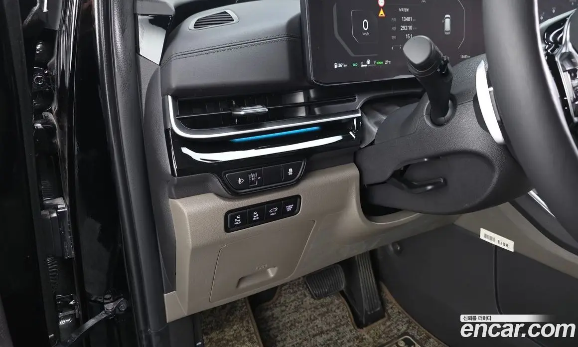Kia Carnival 2024 1.6 автомат (гидро), фото 19