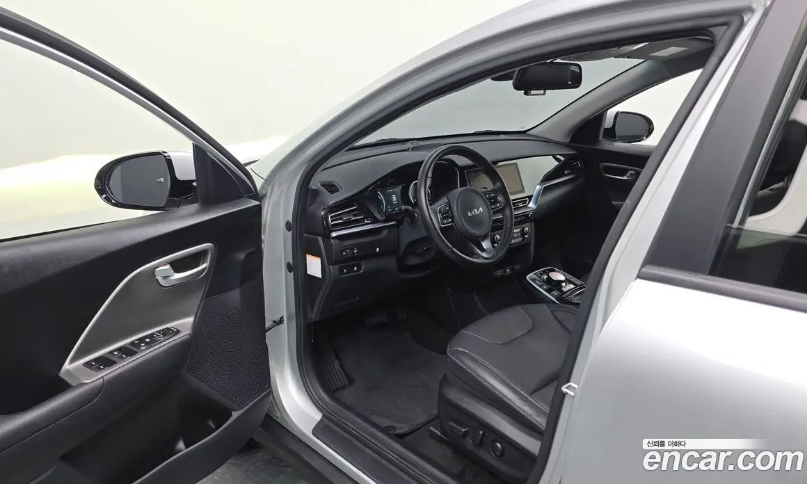 Kia Niro 2022 0.2 автомат (гидро), фото 13