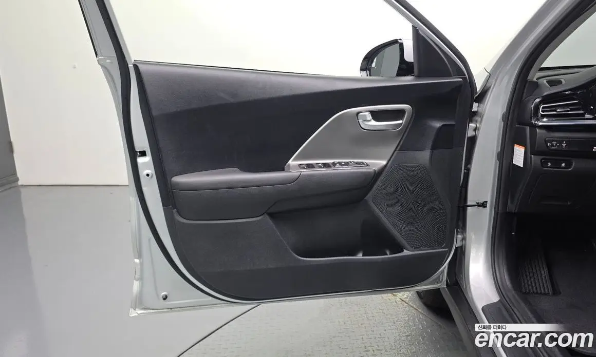 Kia Niro 2022 0.2 автомат (гидро), фото 14