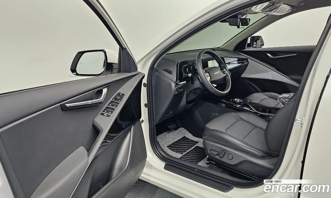 Kia Niro 2026 1.6 автомат (гидро), фото 13 Kia Niro 2026 1.6 автомат (гидро), фото 13