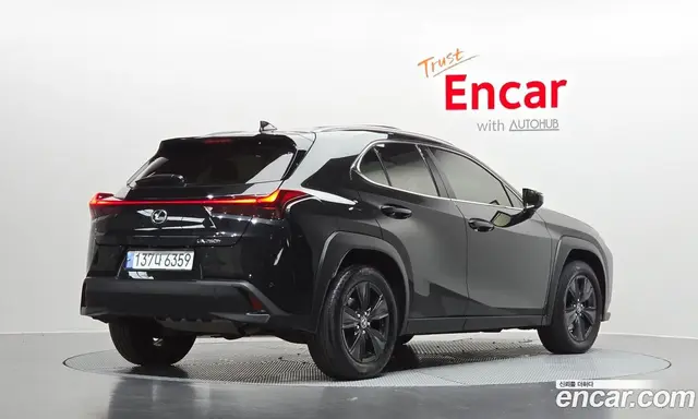 Lexus UX, 2023, 72 759 км