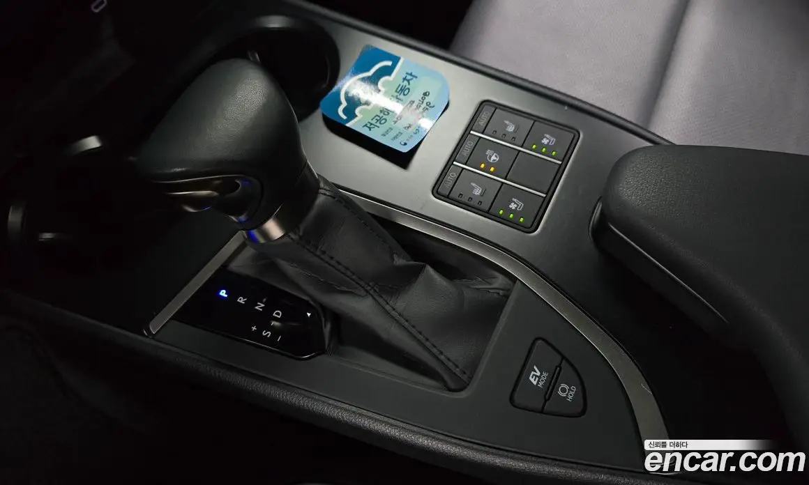 Lexus UX 2023 2.0 автомат (гидро), фото 11 Lexus UX 2023 2.0 автомат (гидро), фото 11