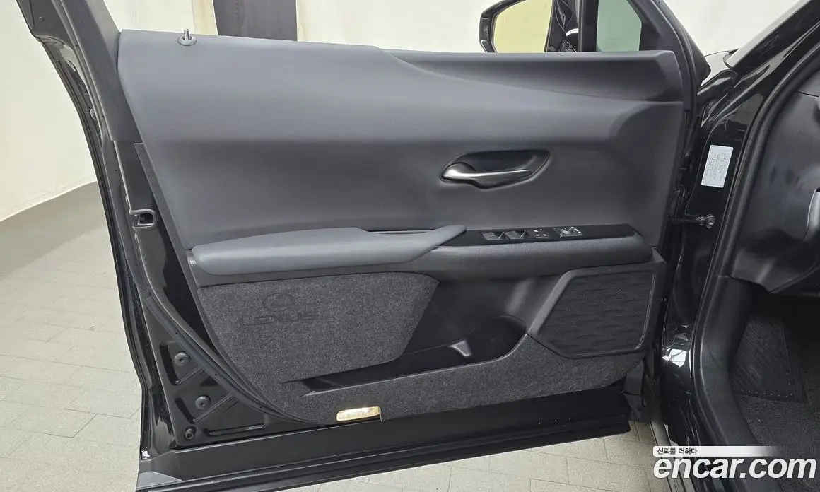 Lexus UX 2023 2.0 автомат (гидро), фото 13 Lexus UX 2023 2.0 автомат (гидро), фото 13
