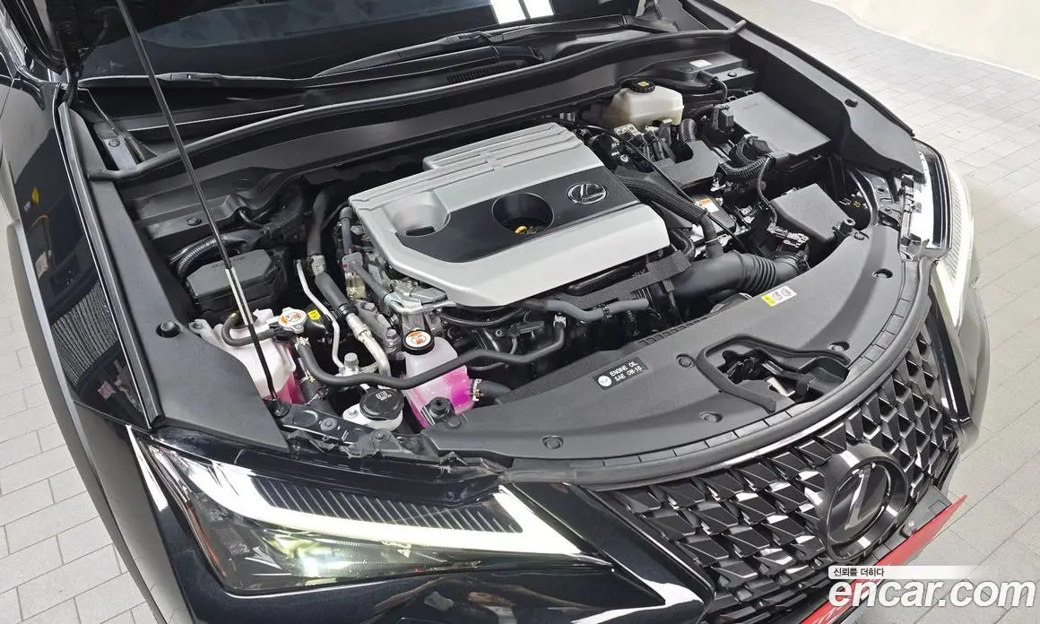 Lexus UX 2023 2.0 автомат (гидро), фото 5 Lexus UX 2023 2.0 автомат (гидро), фото 5
