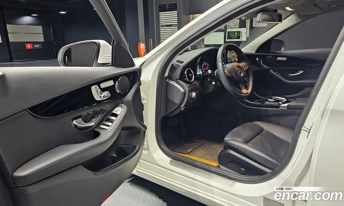 Mercedes-Benz C-Class 2018 2.0 автомат (гидро), фото 13