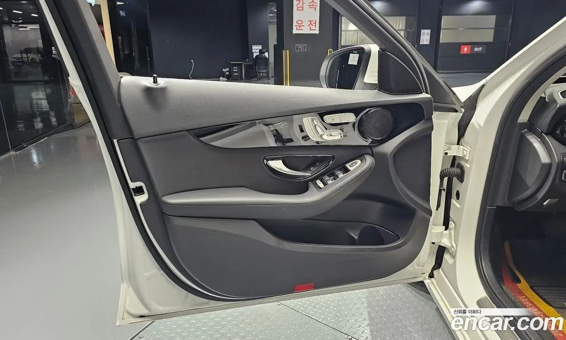 Mercedes-Benz C-Class 2018 2.0 автомат (гидро), фото 14