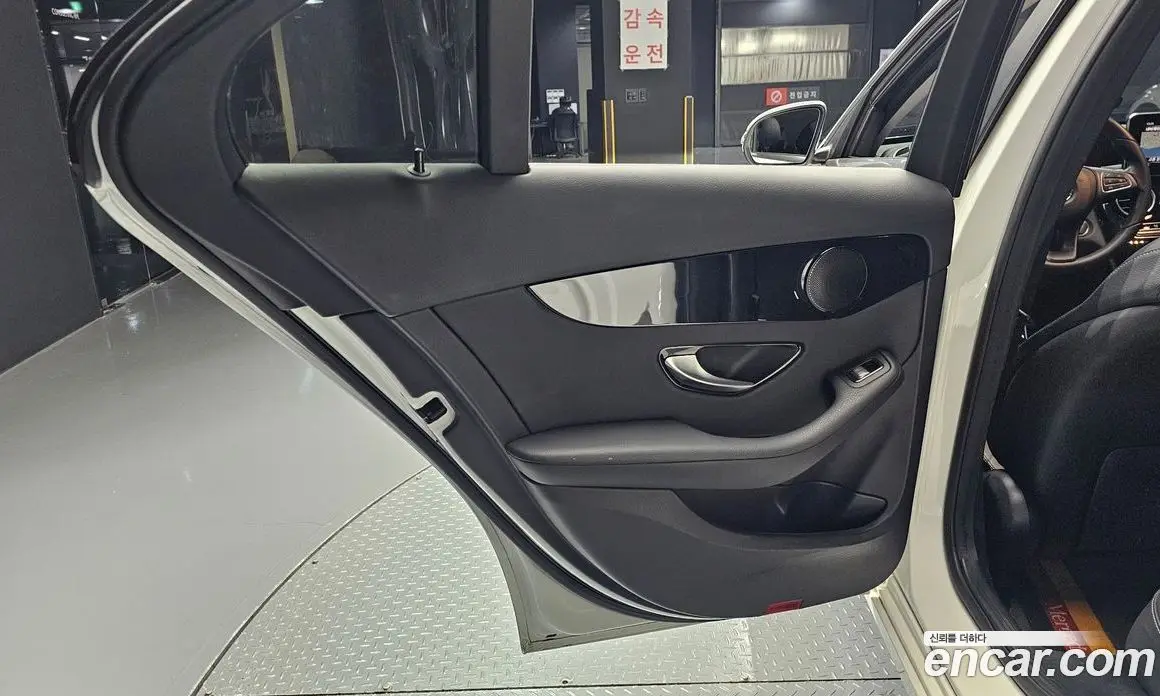 Mercedes-Benz C-Class 2018 2.0 автомат (гидро), фото 15