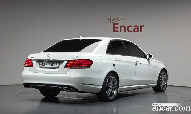 Mercedes-Benz E-Class, 2015, 85 085 км