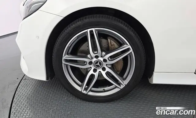 Mercedes-Benz E-Class 2019 1.9 автомат (гидро), миниатюра 5 Mercedes-Benz E-Class 2019 1.9 автомат (гидро), миниатюра 5