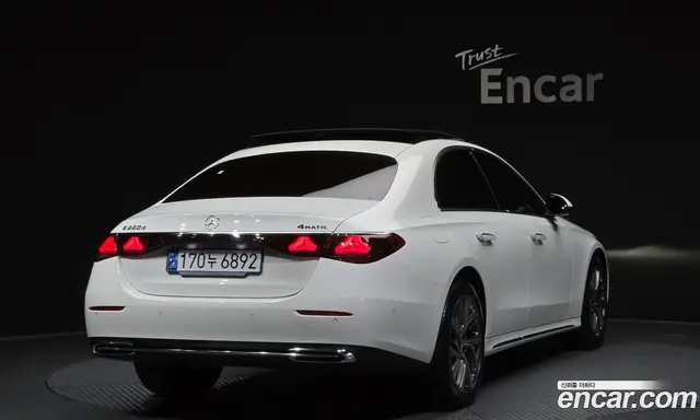 Mercedes-Benz E-Class 2024 2.0 автомат (гидро), миниатюра 2