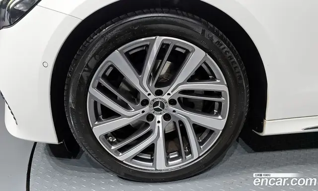 Mercedes-Benz E-Class 2024 2.0 автомат (гидро), миниатюра 5