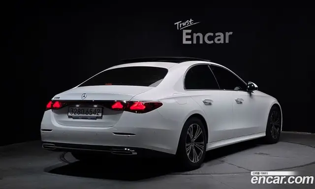 Mercedes-Benz E-Class 2024 2.0 автомат (гидро), миниатюра 2