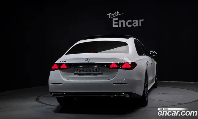 Mercedes-Benz E-Class 2024 2.0 автомат (гидро), миниатюра 4