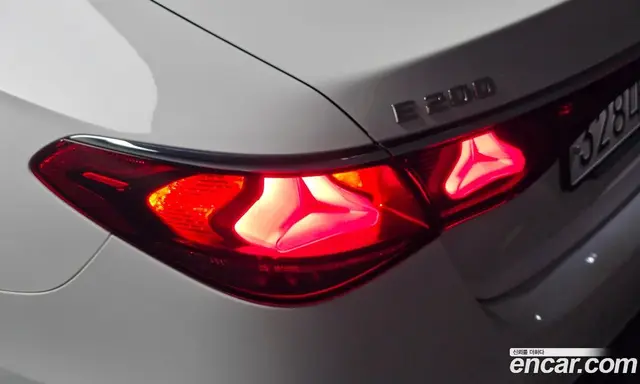 Mercedes-Benz E-Class 2024 2.0 автомат (гидро), миниатюра 9
