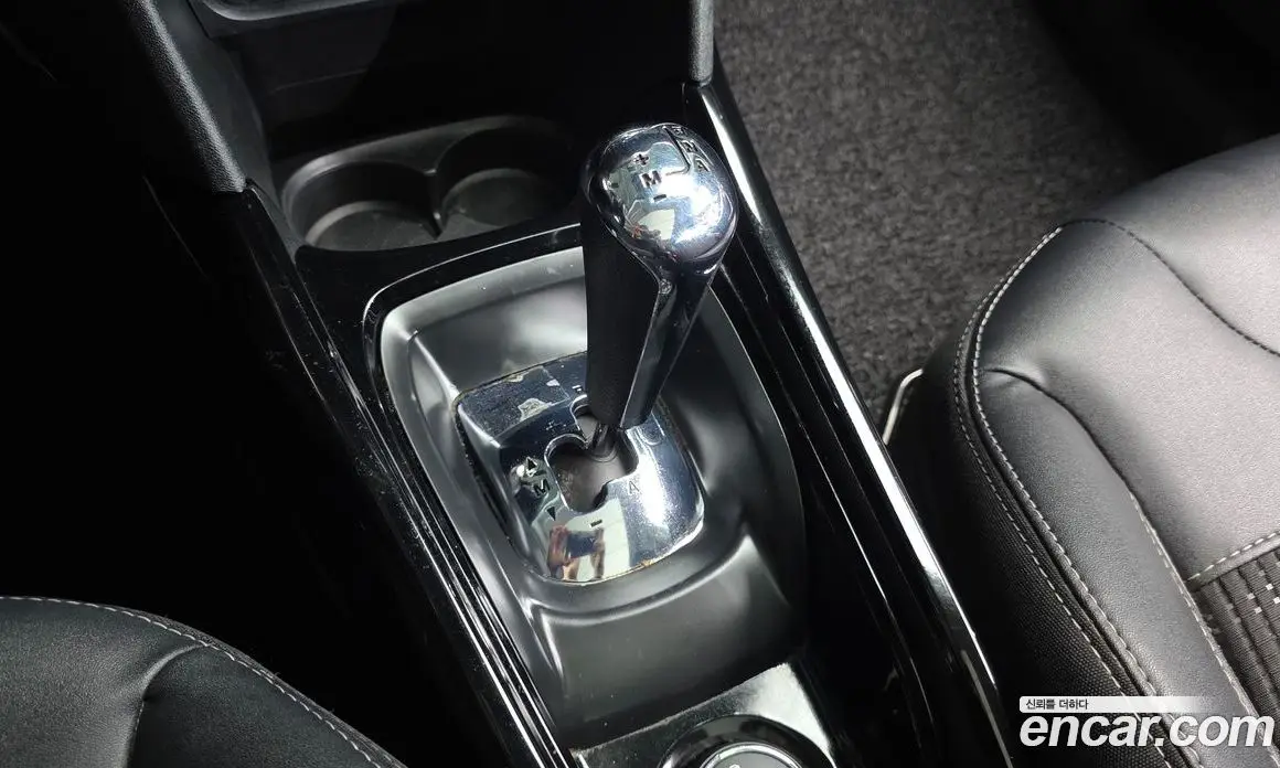Peugeot 2008 2017 1.6 автомат (гидро), фото 12 Peugeot 2008 2017 1.6 автомат (гидро), фото 12