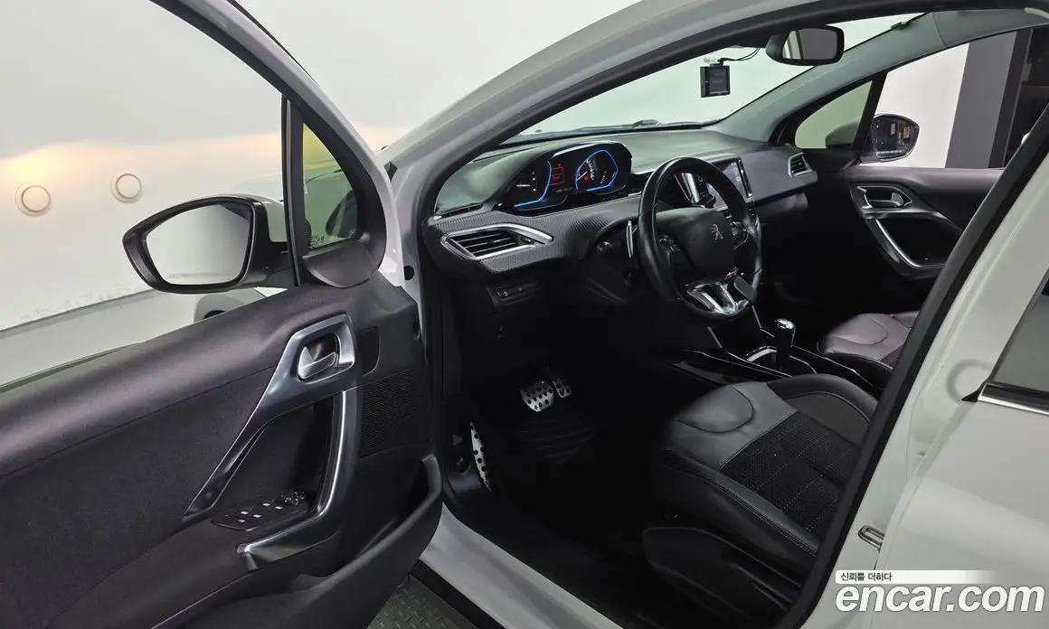 Peugeot 2008 2017 1.6 автомат (гидро), фото 13 Peugeot 2008 2017 1.6 автомат (гидро), фото 13