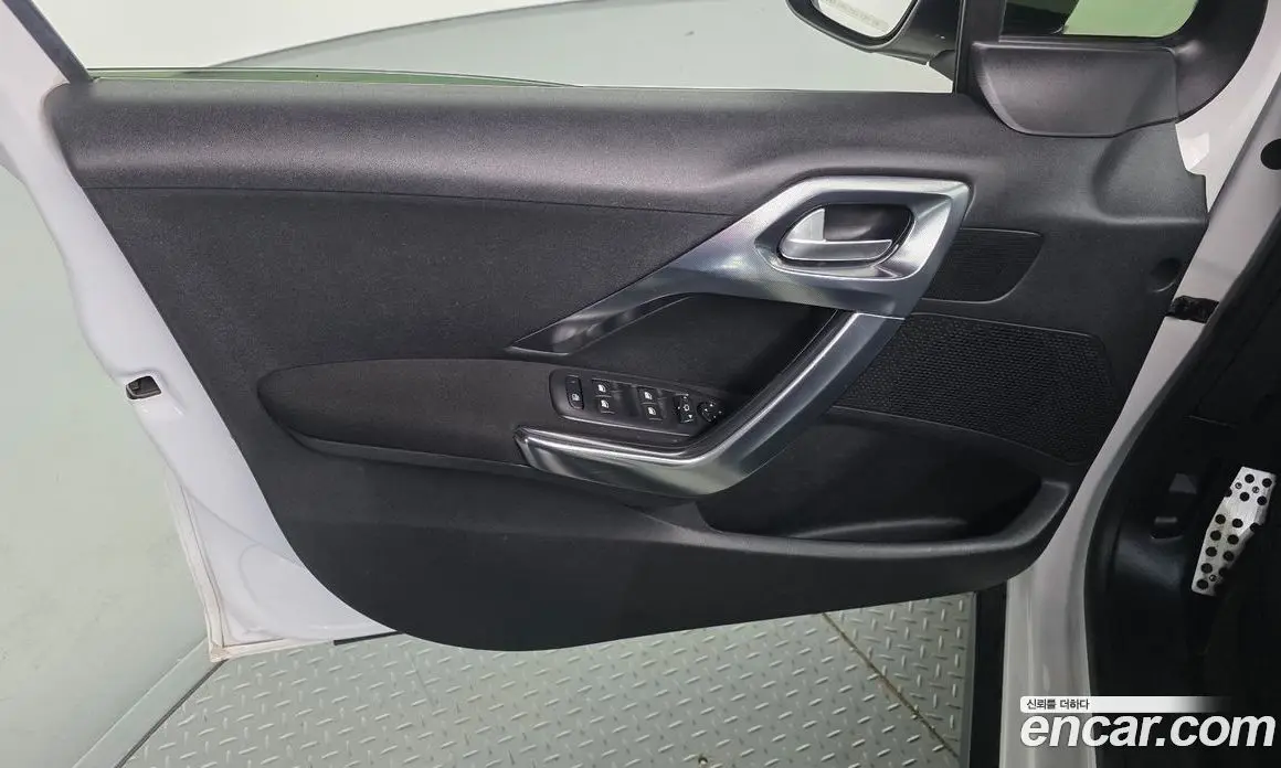 Peugeot 2008 2017 1.6 автомат (гидро), фото 14 Peugeot 2008 2017 1.6 автомат (гидро), фото 14