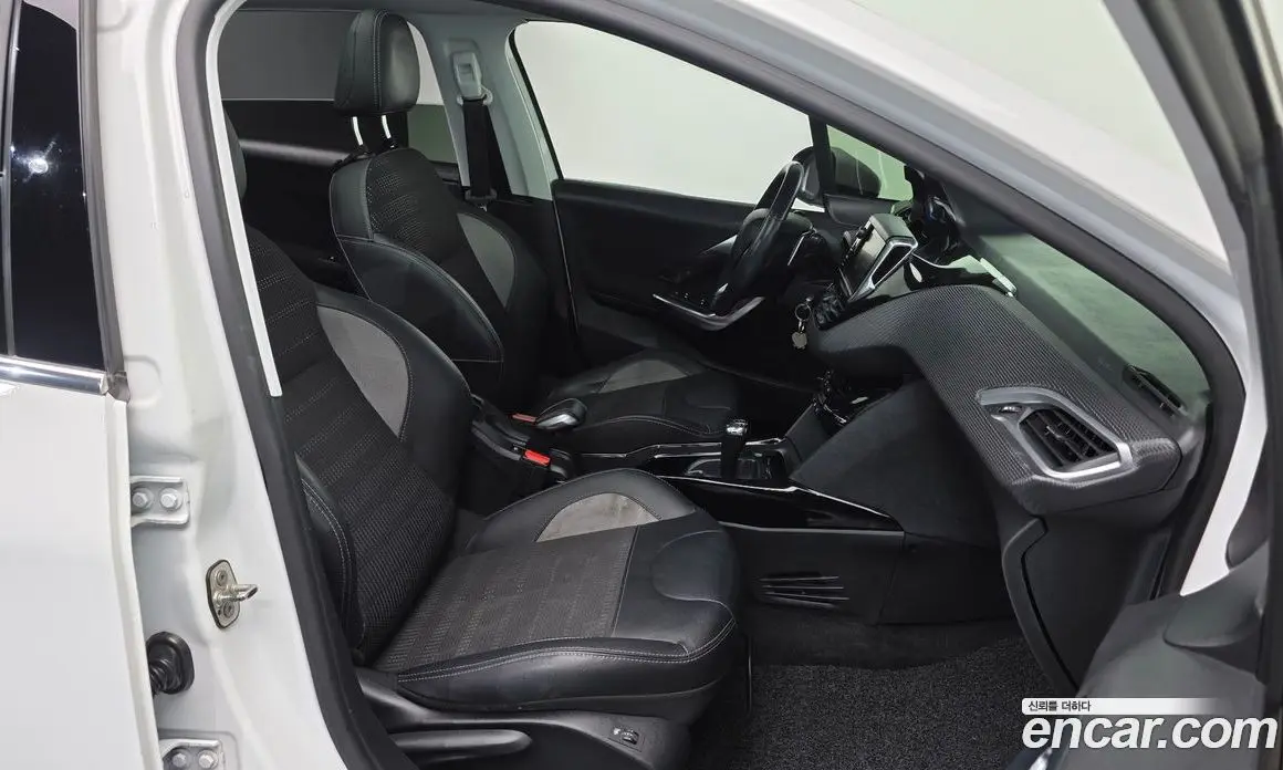 Peugeot 2008 2017 1.6 автомат (гидро), фото 16 Peugeot 2008 2017 1.6 автомат (гидро), фото 16