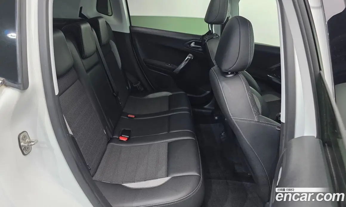 Peugeot 2008 2017 1.6 автомат (гидро), фото 17 Peugeot 2008 2017 1.6 автомат (гидро), фото 17