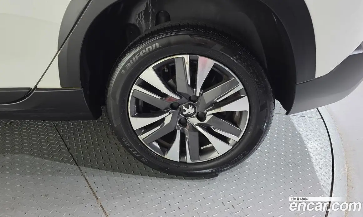 Peugeot 2008 2017 1.6 автомат (гидро), фото 7 Peugeot 2008 2017 1.6 автомат (гидро), фото 7