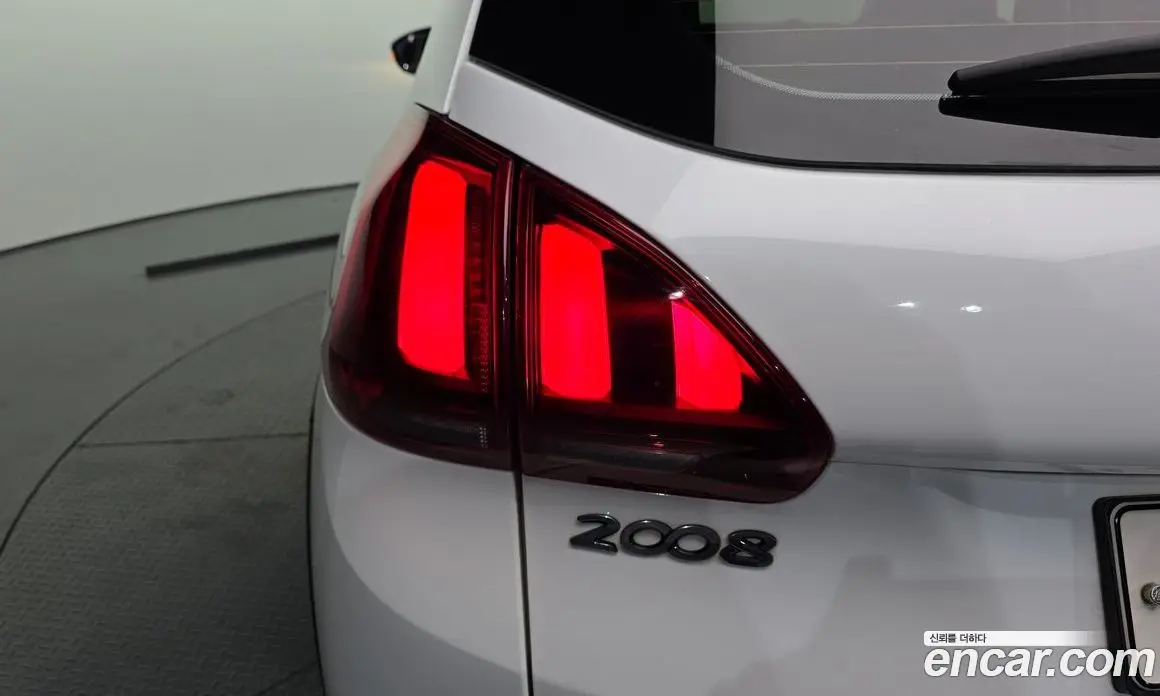 Peugeot 2008 2017 1.6 автомат (гидро), фото 9 Peugeot 2008 2017 1.6 автомат (гидро), фото 9