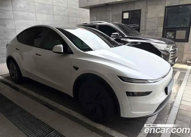 Tesla Model Y 2026 автомат (гидро), миниатюра 3