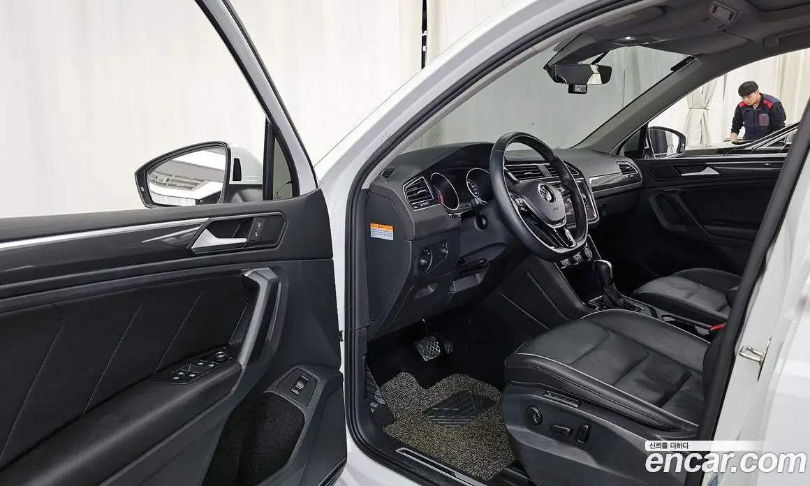Volkswagen Tiguan 2019 2.0 автомат (гидро), фото 13