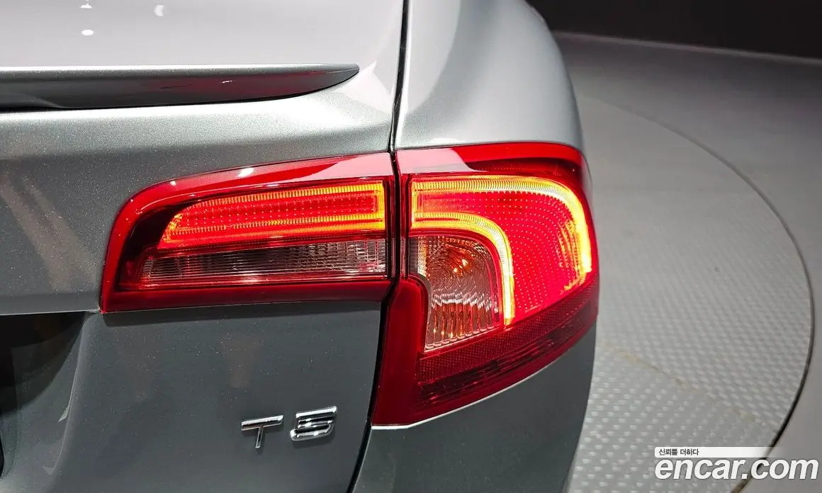 Volvo S60 2017 2.0 автомат (гидро), фото 9