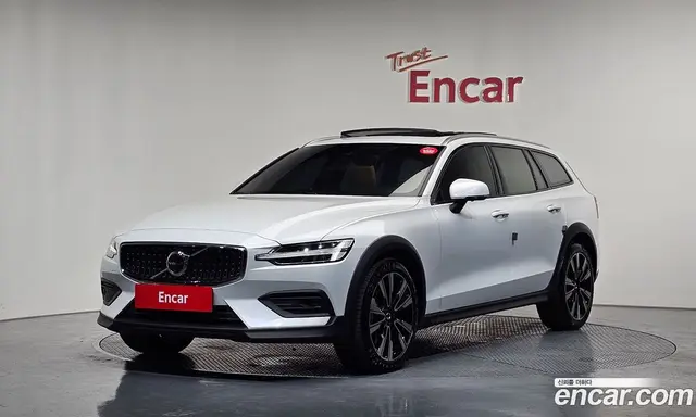 Volvo V60, 2024, 10 885 км